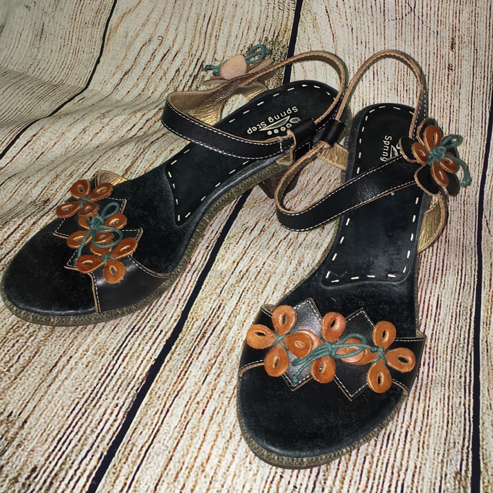 L'Artiste Floral Sandals NWOB